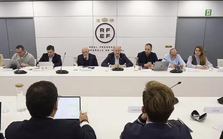 皇马再度缺席改革委员会聚会;对会议价值彻底失望,分歧持续扩大。 体育新闻 皇马再度缺席改革委员会聚会;对会议价值彻底失望,分歧持续扩大。 体育新闻