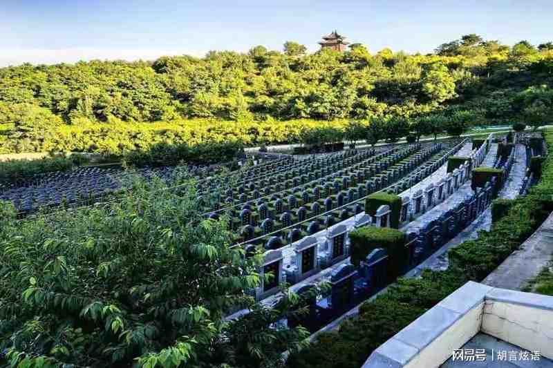墓碑上的欠费单:公墓经营的规则边界与情感底线 新闻 墓碑上的欠费单:公墓经营的规则边界与情感底线 新闻