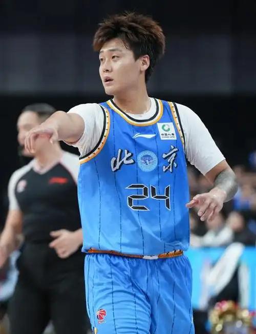 【深度剖析】首钢残阵困局:3人缺阵背后,卡位战变数与战术重组逻辑 体育新闻 【深度剖析】首钢残阵困局:3人缺阵背后,卡位战变数与战术重组逻辑 体育新闻